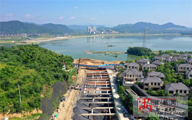 青山湖湖底隧道抓工期趕進(jìn)度