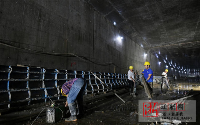青山湖湖底隧道抓工期趕進(jìn)度(圖3)