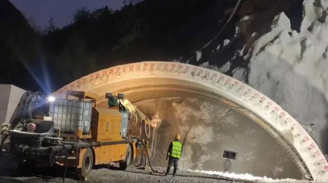 安盤高速建設(shè)邁出新一步 青崗林隧道出口正式進(jìn)洞施工(圖2)